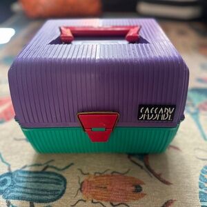 Vintage caboodle with mirror and many components.